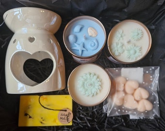 Bespoke Soyaluna Giftbox With 3 Candles, Wax Burner, Wax Moulds, Luxury Wax Snap & Gift Card