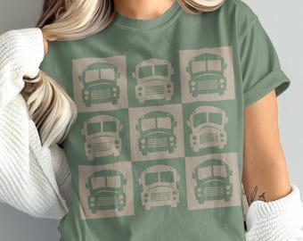 スクールバス運転手Tシャツ、スクールバス格子柄Tシャツ、バス運転手グラフィックシャツ、バス運転手へのギフト、ユニセックスコンフォートカラーシャツ