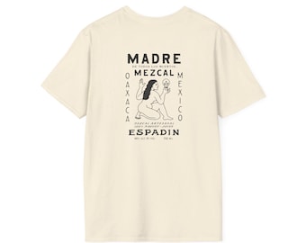 Camiseta unissex de tecido macio com o logo da Madre Mezcal Espadin, para apreciadores de agave, peças estilosas para amantes de mezcal, camiseta estampada para entusiastas de agave.