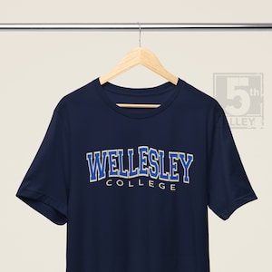 Wellesley College Crewneck TShirt, Wellesley Unisex Shirt, WC Shirt