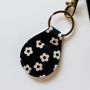 Aldi Cart Quarter & AirTag Keychain Holder – Grocery Cart Token Holder, Compact AirTag Case for Keys