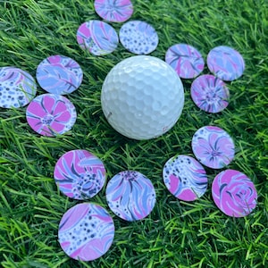 Purple tropical golf ball markers with magnetic hat clip. Cute floral golf ball markers. Ladies golf gift. Golf accessory. Women’s Tee gift.