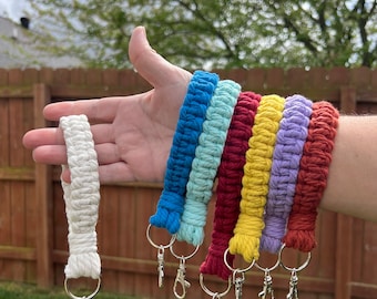 Macrame wristlet keychain