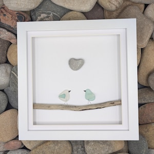 Art oiseaux d&#39;amour en verre de mer : branche de bois flotté, coeur en pierre ou coeur en verre de mer - décoration côtière