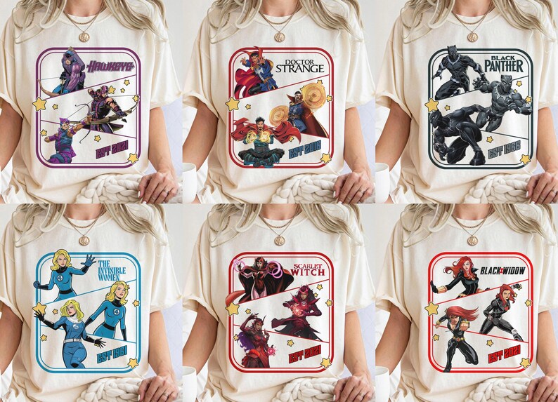 Może przedstawiać: Kremowe koszulki z postaciami z komiks&oacute;w w prostokątnych ramkach. Projekty obejmują Hawkeye, Doctor Strange, Black Panther, The Invisible Woman, Scarlet Witch i Black Widow. Każda ramka ma gwiazdkę i napis "BEST HERO".
