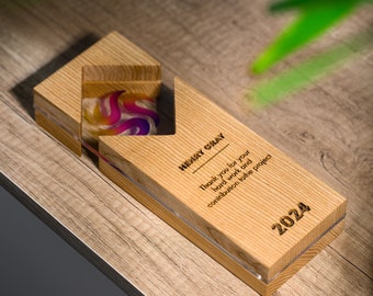 Premio personalizado de roble y acrílico: Trofeo de reconocimiento grabado