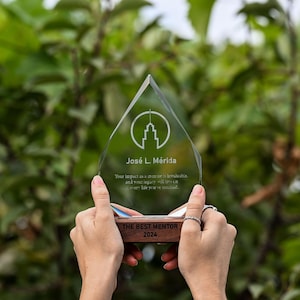 Custom Crystal Leadership Award: Engraved Employee Recognition