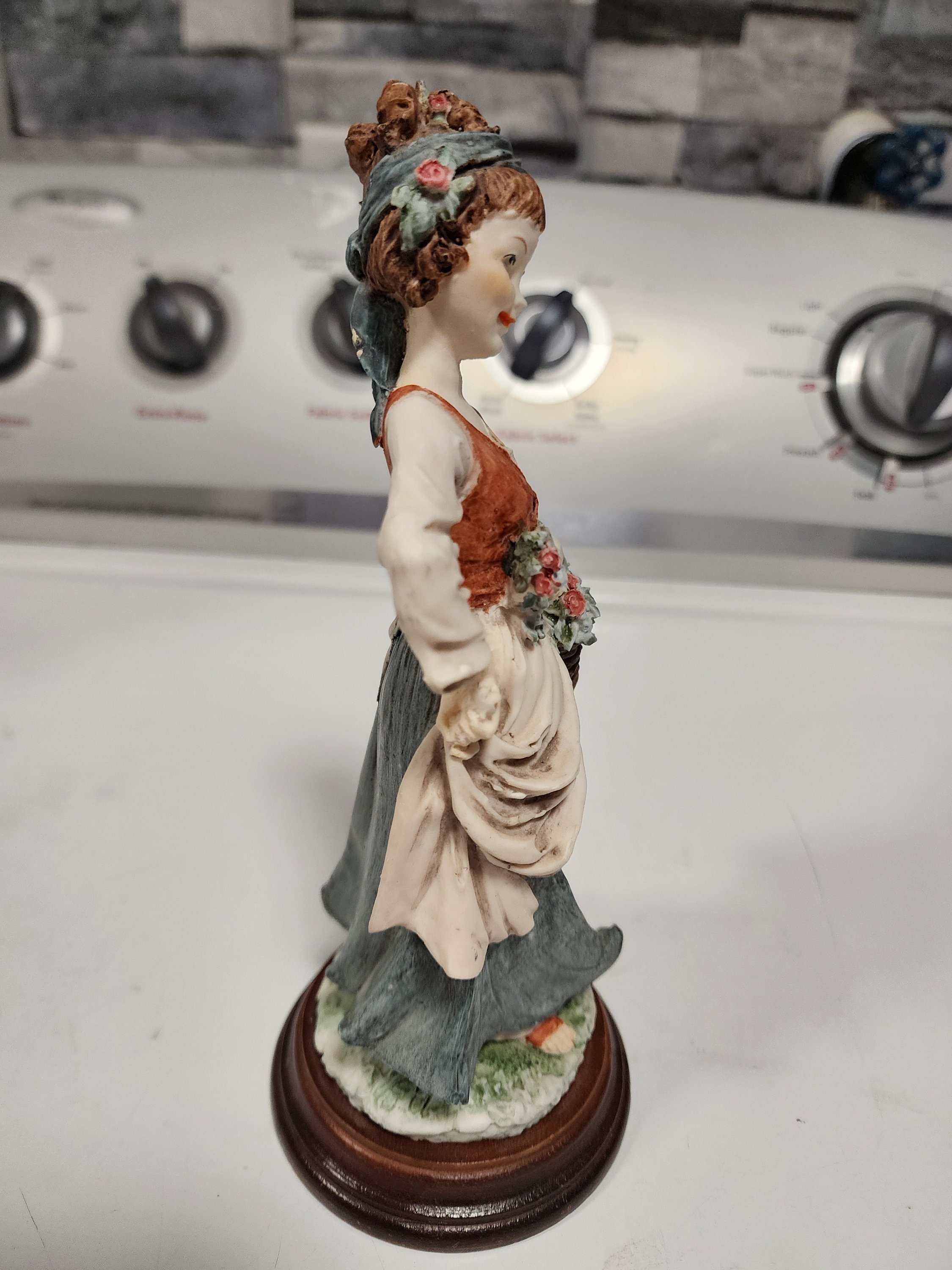 Giuseppe Armani Country Girl Figurine W/flower Basket #3153C
