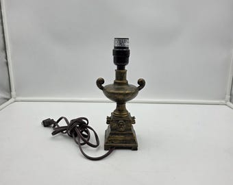 Vintage Brass Urn Lamp with Lion Head Detailing, Hollywood Regency Table Light, Neoclassical Bronze Trophy Accent Lamp for Living Room