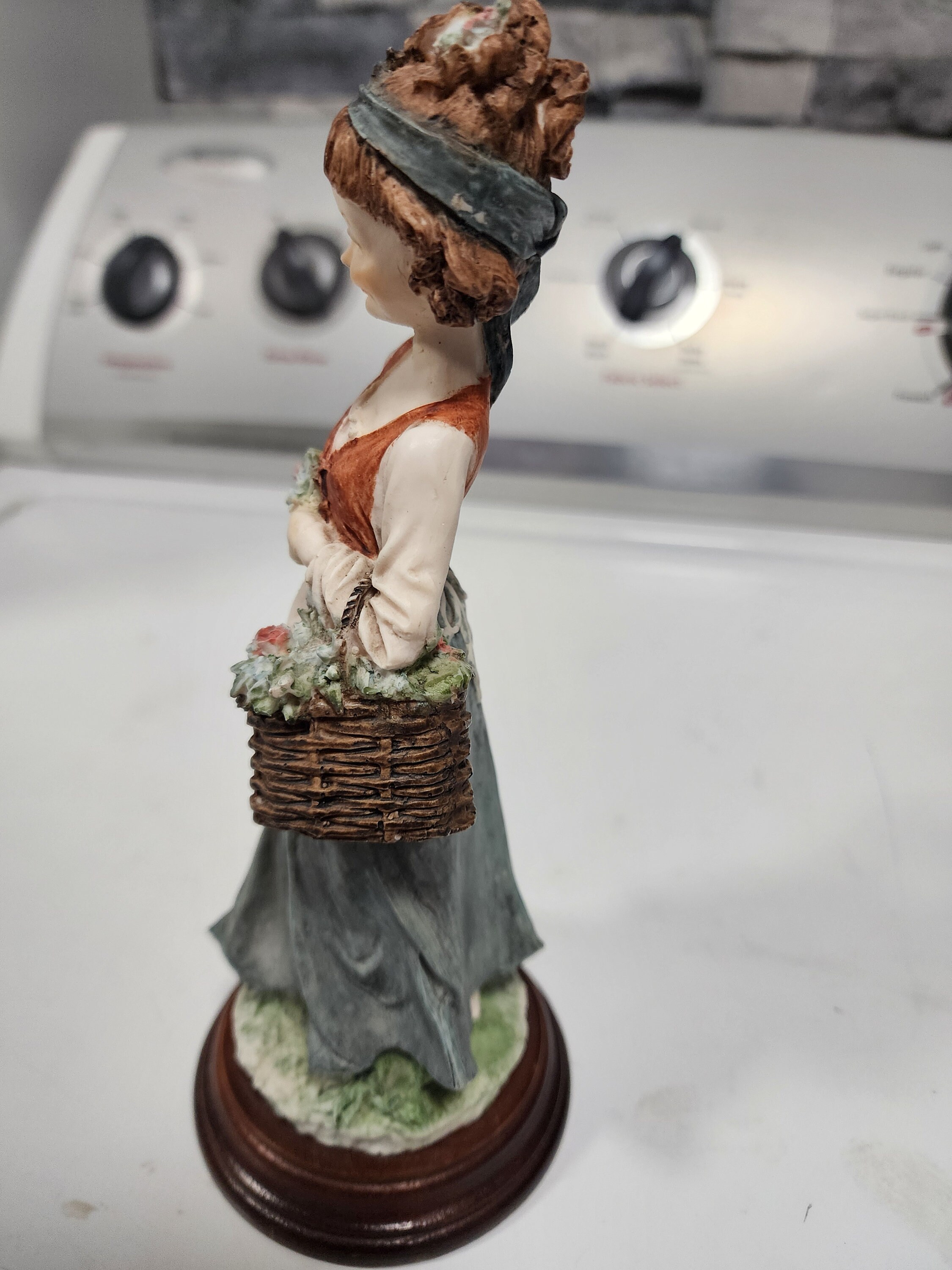 Giuseppe Armani Country Girl Figurine W/flower Basket #3153C