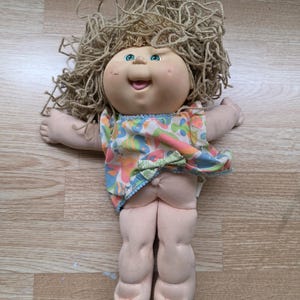 Vintage 1991 Hasbro Cabbage Patch Kids Crimp 'n Curl Doll, Blonde Hair, Green Eyes, Blue Signature, Retro 90s Toy