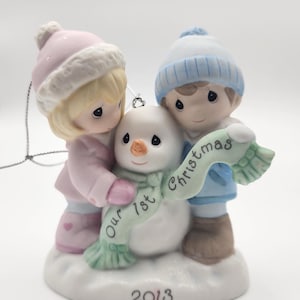 Momenti preziosi Ornamento Il nostro primo Natale Datato 2013 Coppia Pupazzo di neve 131004
