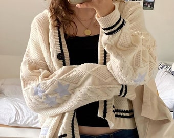 Pull cardigan Taylor Swift | Folklore tricoté des Fêtes | Excellent tissu | Origine de la Turquie | Cadeau soeur petite amie | Surdimensionné