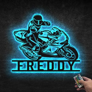 Letrero de metal de carreras de motos personalizado con luz LED, letrero con nombre de motociclista personalizado, letrero de motocicleta Moto GP, regalo de cumpleaños, regalo para papá, regalo para motociclista
