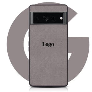 Pode incluir: Uma capa de telefone cinza com uma lente de c&acirc;mera preta e a palavra "Logo" impressa na parte de tr&aacute;s.