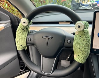 かぎ針編みのカエルのハンドルカバー：手作りの車内装飾