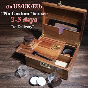 Caja de madera con texto/logotipo personalizado, higrómetro, cerradura con contraseña y bandeja, 3 frascos de vidrio o molinillo. Regalo personalizado para él/ella o para el padre.