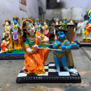 Maa Yashoda Binding Baby Krishna-Pintado à mão-Damodar Leela-Altura-5,5"-Resina