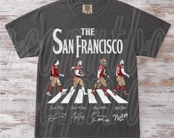 Das San Francisco Fußball-Shirt, das San Francisco Fußballspieler Abtei Straßen-Shirt, San Francisco Spieltag, Sonntag Fußball Unisex T-Shirt BK