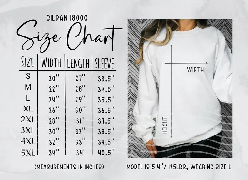 K&ouml;nnte beinhalten: Ein wei&szlig;es Gildan 18000 Sweatshirt mit Gr&ouml;&szlig;entabelle. Die Tabelle listet die Ma&szlig;e in Zoll f&uuml;r Breite, L&auml;nge und &Auml;rmell&auml;nge auf, von Gr&ouml;&szlig;e S bis 5XL. Ein Model in Gr&ouml;&szlig;e L wird gezeigt.