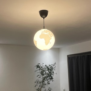 Erde Lampe 30 cm – Globus-Hängelampe mit Kontinenten als Relief | LED-Set oder Schirm | Wohnzimmer Kinderzimmer