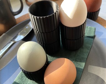 Set of 6 stackable egg cups – 3D printed from PLA plastic – modern grooved design – sustainable & minimalist breakfast accessories