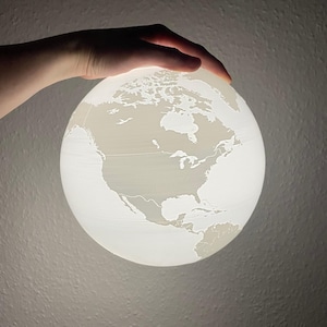 3D-printed Earth Lamp 205 mm – Planet Hanging Lamp made of PLA – Ceiling Light with E27 Socket & LED – Living Room, Bedroom, Decorative Light