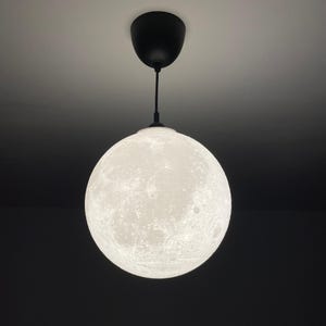 Lampa wisząca Moon Ø 300 mm – lampa planetarna drukowana w 3D z PLA | Z gniazdem E27 i diodą LED 7 W | Zrównoważona lampa sufitowa