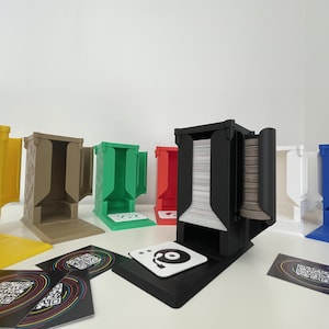 Hit-Helper – Hitster Tower | Supporto per carte e smartphone compatibile con Hitster | Accessori per una migliore panoramica nei giochi musicali