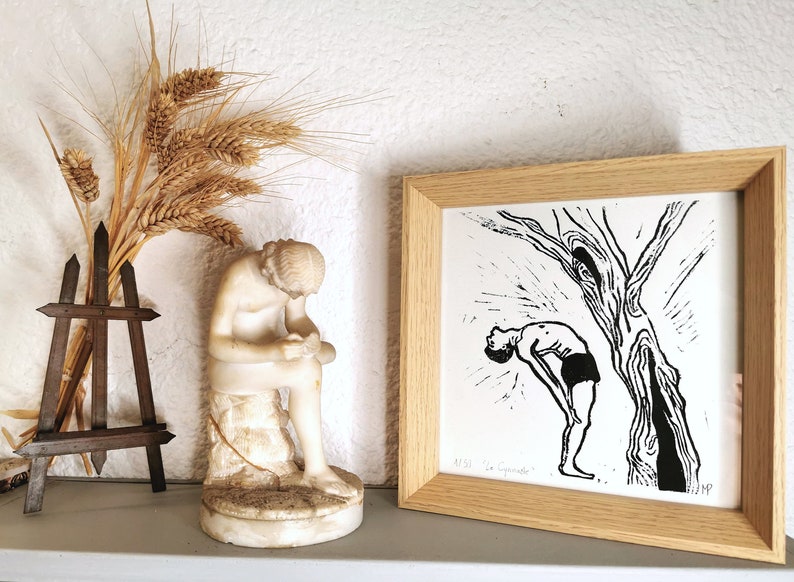 Linogravure noire L'homme et l'arbre Le gymnaste Estampe d'art Dessin image 3