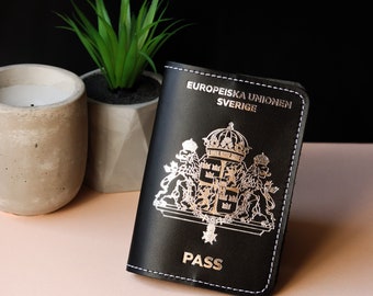 Passport holder with emblem of Sweden, passport cover, leather passport case, slim passport holder, wanderlust gift, groomsmen gift