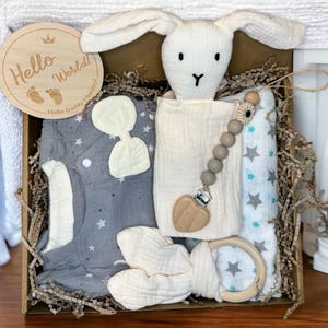 Neugeborene Baby-Geschenkbox für neue Eltern, Geschenkset für Jungen und Mädchen, Willkommens-Baby-Geschenkkorb, Babyrassel-Plüschtier, 6-teiliges Baby-Geschenkpaket