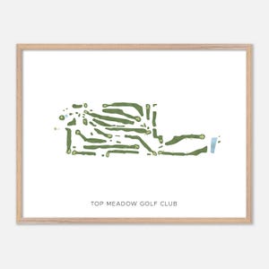 Può includere: Stampa incorniciata con una mappa del campo da golf verde e bianca. La mappa mostra il layout del Top Meadow Golf Club. La stampa è in una cornice di legno marrone chiaro, per gli appassionati di golf.