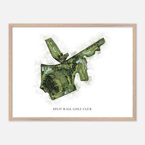 Puede incluir: Una impresión enmarcada con un mapa estilo acuarela del Split Rail Golf Club. El mapa muestra el diseño del campo de golf en tonos verdes, con elementos de agua azules. El texto "SPLIT RAIL GOLF CLUB" está impreso en la parte inferior.