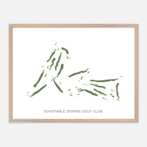 Puede incluir: Impresión enmarcada que presenta un mapa del campo de golf del Dunstable Downs Golf Club. El mapa muestra calles y tees verdes sobre un fondo blanco. El marco es de madera clara.
