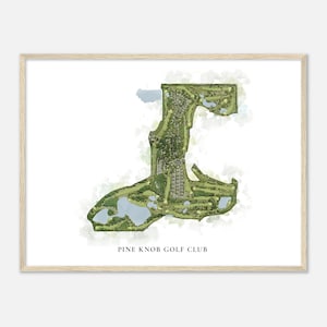 Op de afbeelding: Een aquarelillustratie van een golfbaanlayout, met groene fairways, blauwe waterhindernissen en witte zandbunkers. De tekst "PINE KNOB GOLF CLUB" is onder de afbeelding gedrukt.