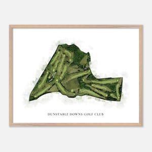 Puede incluir: Una impresión enmarcada del diseño del campo de golf Dunstable Downs. La obra presenta un mapa estilo acuarela con calles y árboles verdes, sobre un fondo blanco. El texto "DUNSTABLE DOWNS GOLF CLUB" está impreso en la parte inferior.