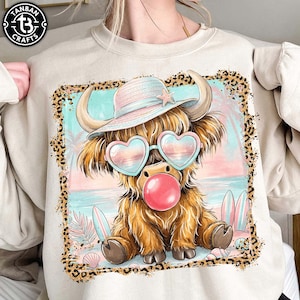 Ambiance estivale Png, Highland cow design Png, Chemise d'été rétro, Impression de chemise de plage drôle, Design d'été et Graphisme de plage Png