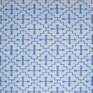 Handwoven Wool Geometric Rug – Elegant Flatweave Area Rug with Interlocking Pattern for Living Room, Bedroom, and Office Decor