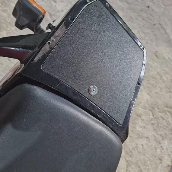 Yamaha XTZ 750 3LD Super Tenere Panel Toolbox Trunk Rear Cover