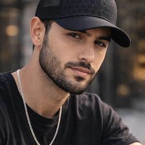 Gorra Noir Essential (Kubi) – Ropa urbana moderna inspirada en el estilo Kufi – Ropa urbana cultural – Gorra islámica