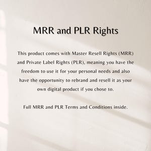 Może przedstawiać: Białe tło z czarnym tekstem "MRR and PLR Rights". Tekst wyjaśnia Master Resell Rights (MRR) i Private Label Rights (PLR), umożliwiając użytkowanie osobiste i rebranding do odsprzedaży. Widoczny jest r&oacute;wnież tekst "Full MRR and PLR Terms and Conditions inside".