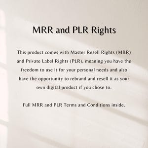 Puede incluir: Texto sobre un fondo crema: &laquo;Derechos MRR y PLR&raquo;. El texto explica los derechos de reventa maestra (MRR) y los derechos de marca privada (PLR), que permiten el uso personal y la reventa. &laquo;T&eacute;rminos y condiciones completos de MRR y PLR en el interior&raquo;.