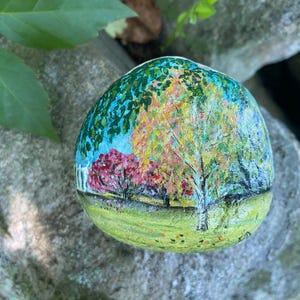 Hand-Painted Stone with Autumn Landscape – Nature Miniature on Natural Rock