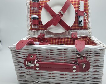 Picnic basket white with red ribbons for 2 people