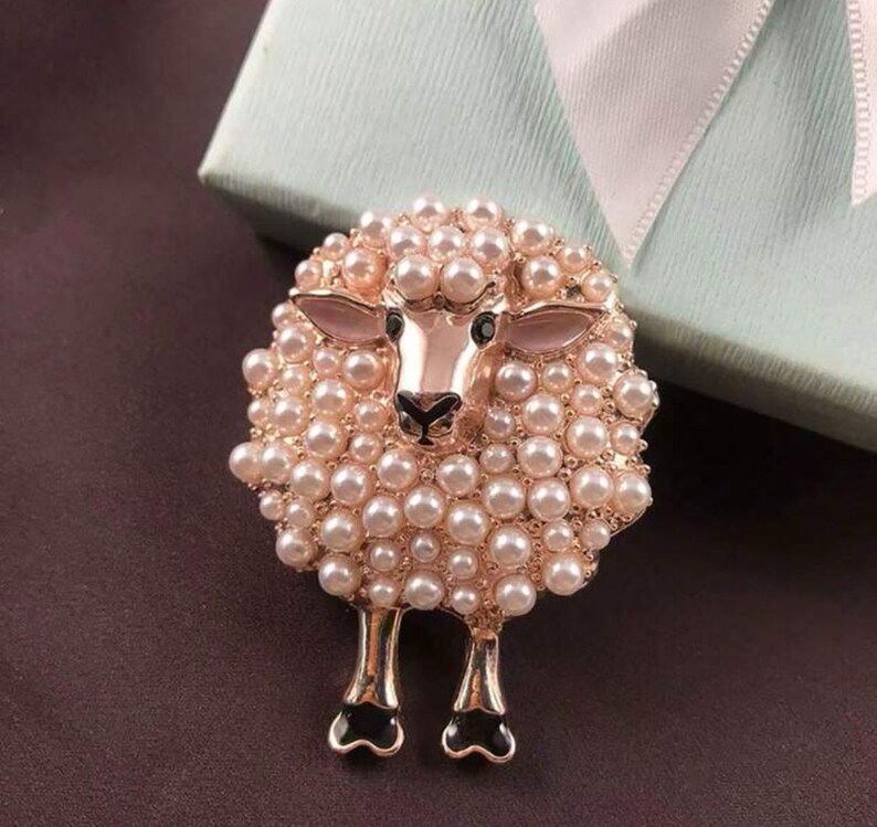 Pearly Sheep Brooch, Whimsical Animal Pin for Women's Party Looks-Outfit Accent, Ladies brooch, Women's Fashion image 4