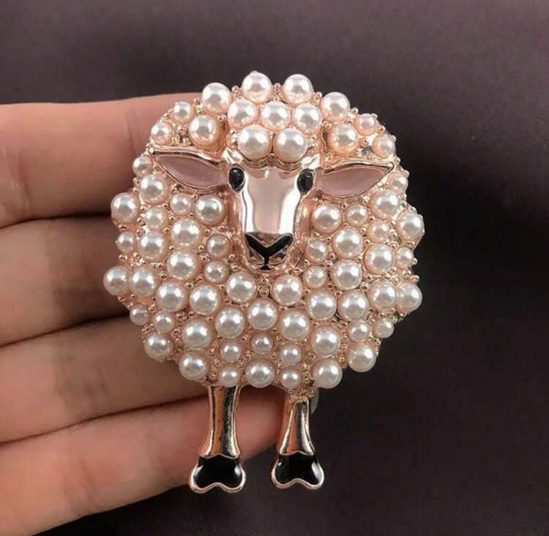 Pearly Sheep Brooch, Whimsical Animal Pin for Women's Party Looks-Outfit Accent, Ladies brooch, Women's Fashion image 2