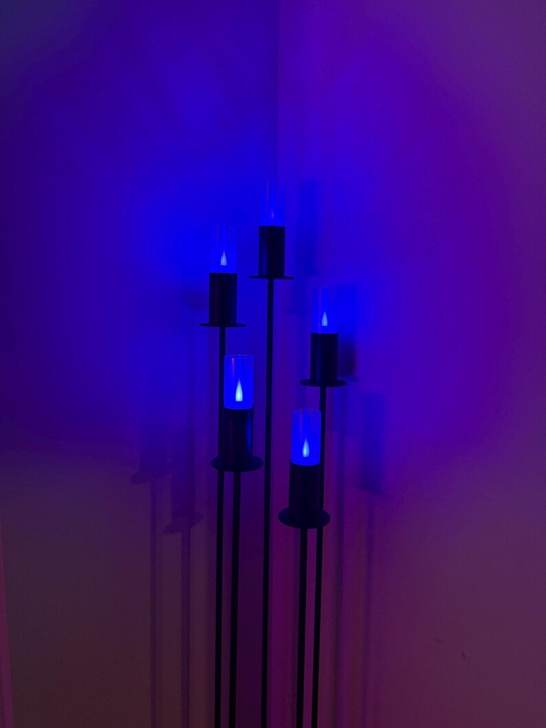 Steel Candelabra with 5 LED Candles, Modern Fire Ring Design Bild 6