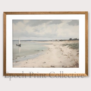 Op de afbeelding: Een ingelijste print van een zeeschilderij. Het schilderij toont een zeilboot op een kalm water met een zandstrand op de voorgrond. De lucht is lichtblauw met witte wolken.