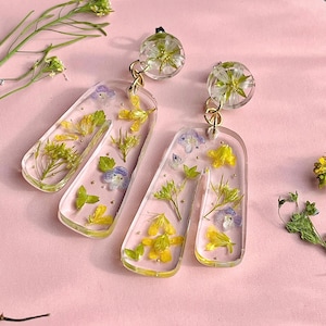 Real Flower Resin Earrings – Clear Botanical Drop Earrings | Pressed Flower Jewelry | Nature-Inspired Statement Earrings | Garden Wedding